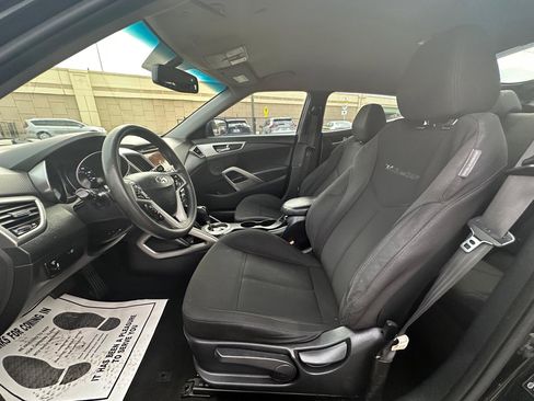 Used 2014 Hyundai Veloster image 11