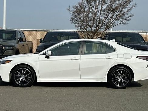 Used 2023 Toyota Camry SE image 7