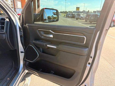 Used 2022 RAM 1500 Laramie AWD/4WD image 14