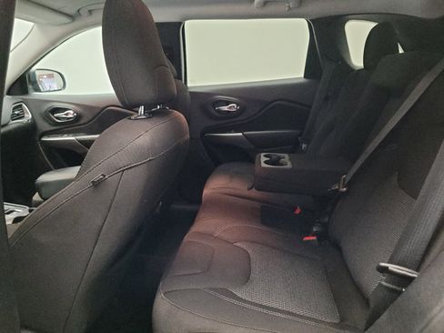 Used 2021 Jeep Cherokee Latitude FWD image 18