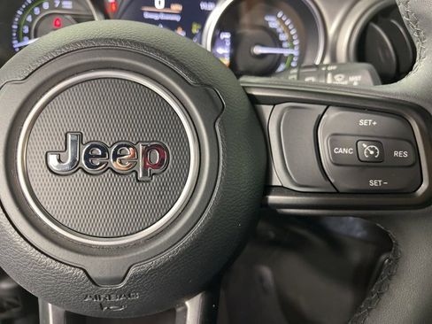 Used 2023 Jeep Wrangler Unlimited w/ Sun & Screen Package image 10