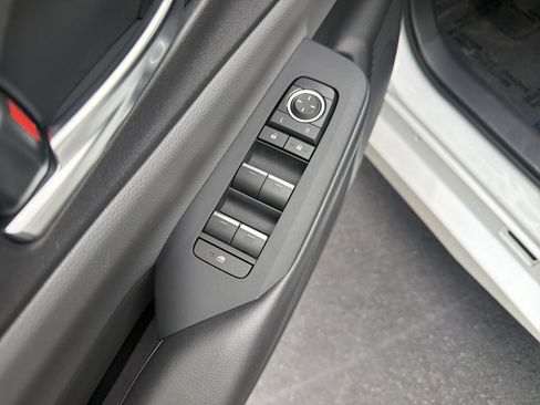 Used 2025 Toyota Prius XLE image 10