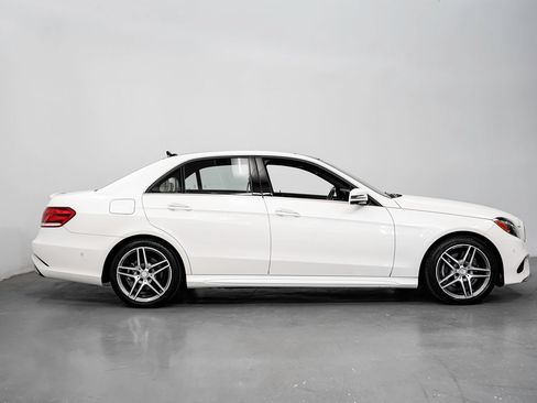 Used 2015 Mercedes-Benz E 400 Sedan image 2