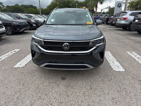 Certified 2023 Volkswagen Taos SE w/ Black Wheel Package FWD image 30