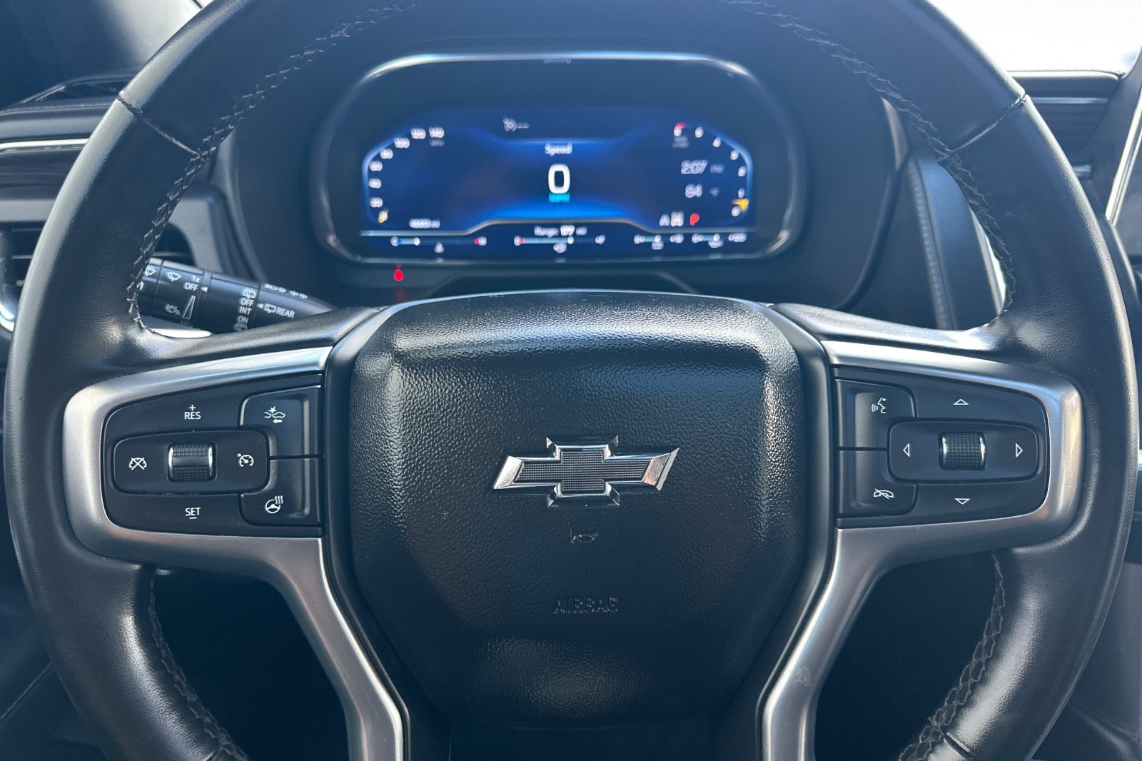 Used 2023 Chevrolet Tahoe Z71 w/ Luxury Package AWD/4WD image 23