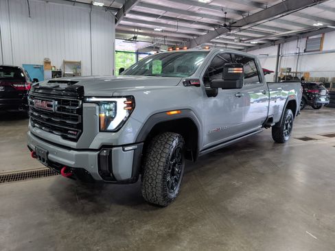Used 2024 GMC Sierra 3500 AT4 w/ AT4 Premium Plus Package AWD/4WD image 6