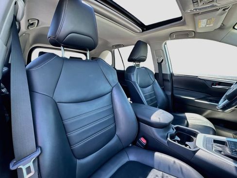 Used 2019 Toyota RAV4 XLE Premium w/ Cold Weather Package AWD/4WD image 29
