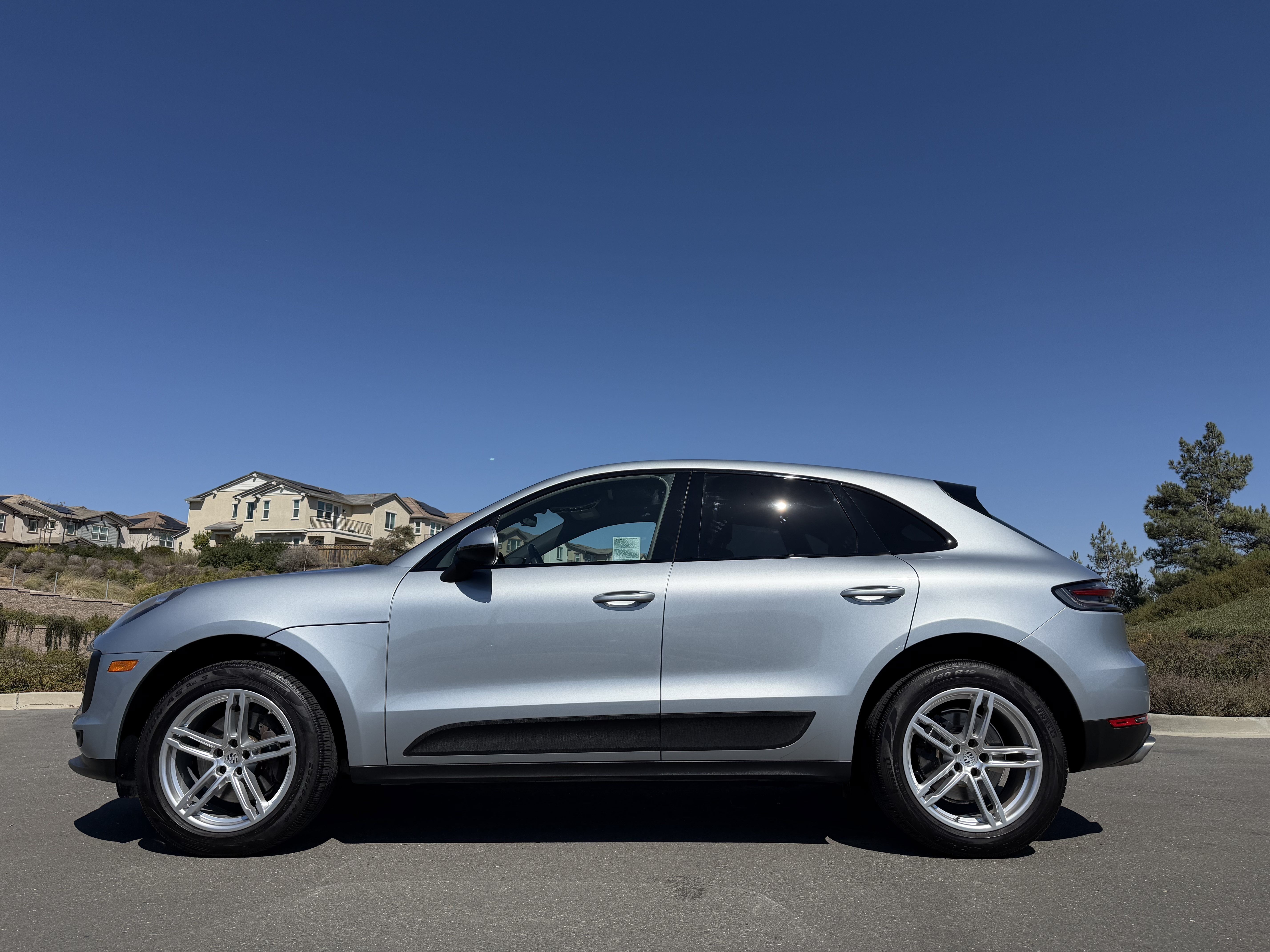 Used 2020 Porsche Macan AWD/4WD image 3