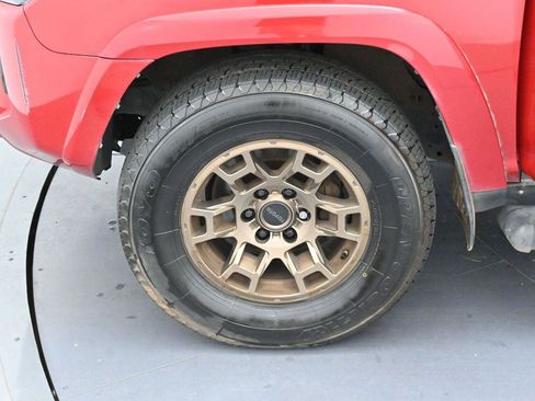 Used 2023 Toyota 4Runner 40th Anniversary SE AWD/4WD image 33
