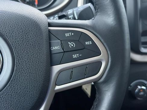 Used 2017 Jeep Cherokee Sport AWD/4WD image 15