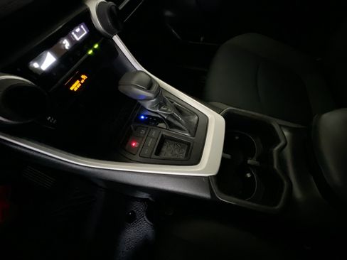Used 2022 Toyota RAV4 LE FWD image 23