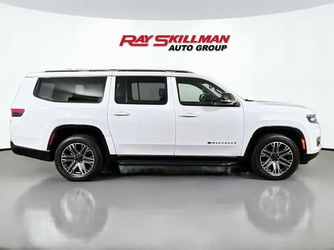 Used 2024 Jeep Wagoneer L Series II w/ Flexible Seating Group AWD/4WD image 8