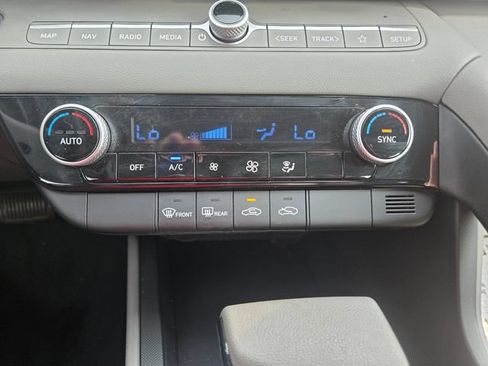 Used 2024 Hyundai Elantra SEL FWD image 21