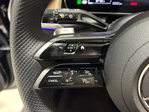 Used 2025 Mercedes-Benz GLC 300 4MATIC image 16