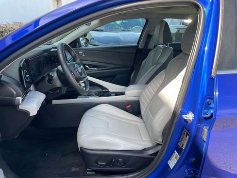 Used 2025 Hyundai Elantra Limited image 29