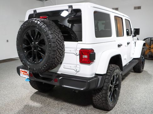 Used 2022 Jeep Wrangler Unlimited Sahara AWD/4WD image 8