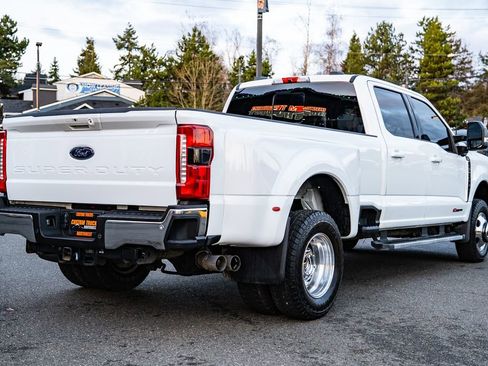 Used 2024 Ford F350 Lariat image 4