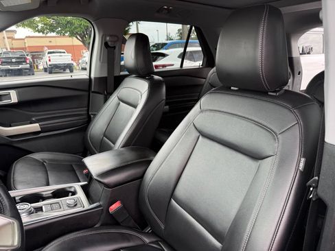 Used 2021 Ford Explorer XLT w/ Equipment Group 202A AWD/4WD image 10