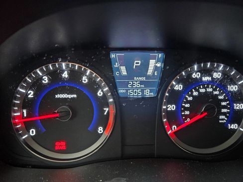 Used 2012 Hyundai Accent GS image 9