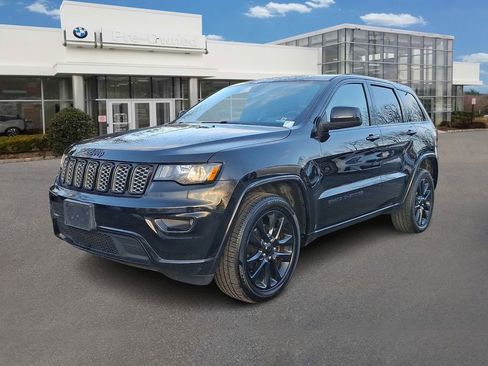 Used 2018 Jeep Grand Cherokee Altitude image 1