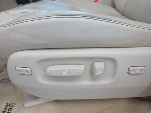 Used 2014 Lexus LX 570 4WD image 33