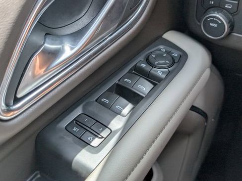 Used 2022 Chevrolet Suburban LT w/ Luxury Package image 26