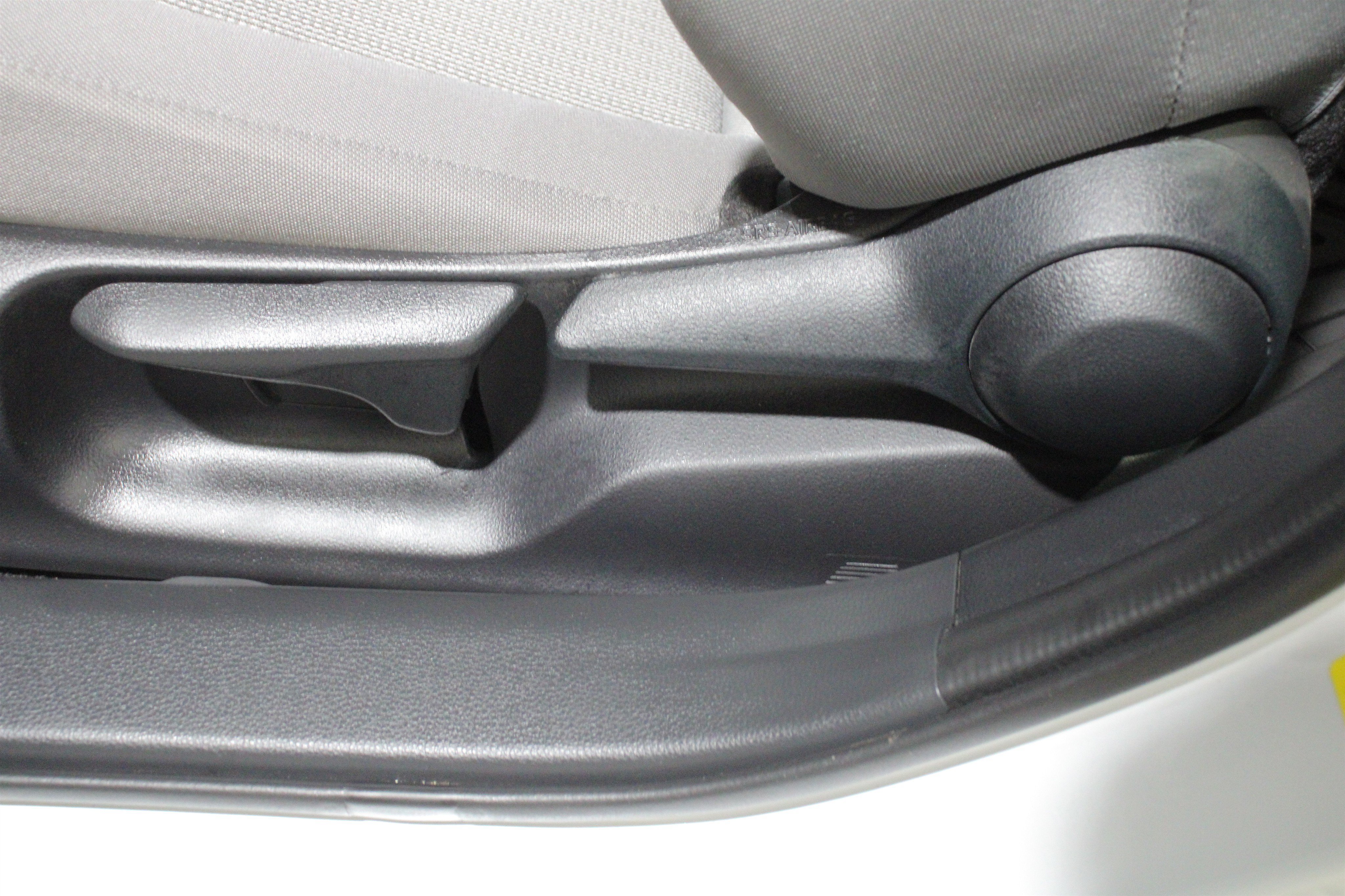 Used 2024 Toyota Prius LE FWD image 4