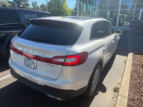 Used 2016 Lincoln MKX Select w/ Select Plus Package AWD/4WD image 5