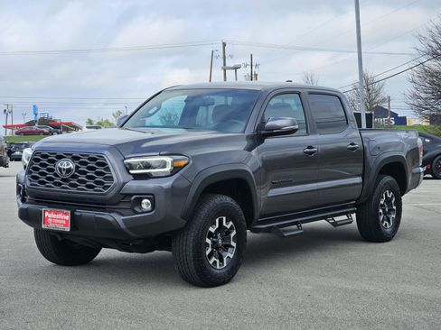 Used 2023 Toyota Tacoma TRD Off-Road image 3