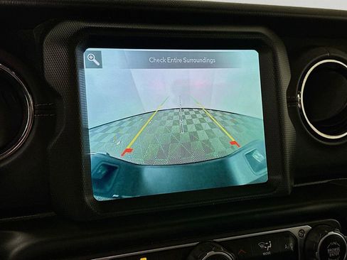 Certified 2021 Jeep Gladiator Overland AWD/4WD image 23