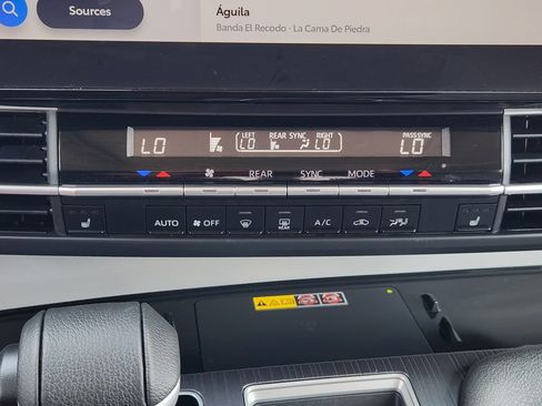 Used 2026 Toyota Sienna XLE FWD image 21