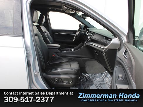 Used 2024 Jeep Grand Cherokee L Limited w/ Black Appearance Package image 20