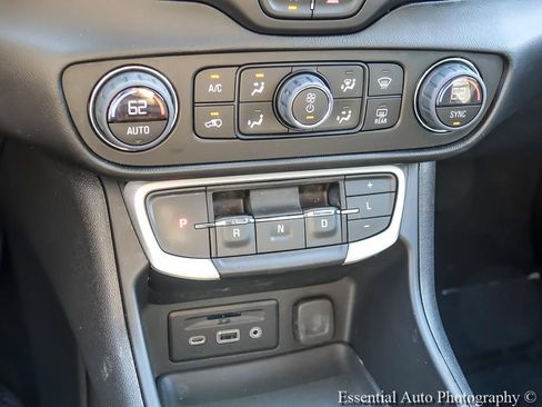 Used 2023 GMC Terrain SLT w/ Elevation Edition AWD/4WD image 18
