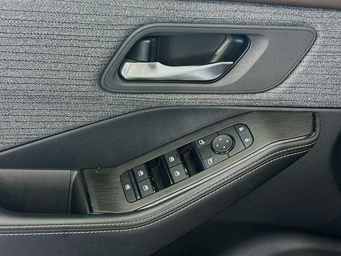 Used 2023 Nissan Rogue SV FWD image 15