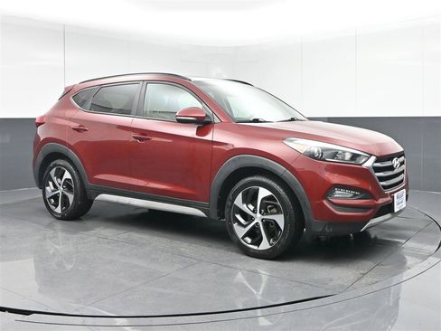 Used 2018 Hyundai Tucson Value w/ Cargo Package FWD image 3