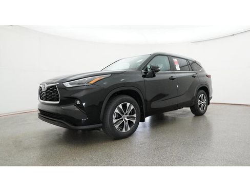 New 2026 Toyota Highlander XLE image 17