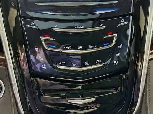 Used 2019 Cadillac Escalade Premium Luxury image 16