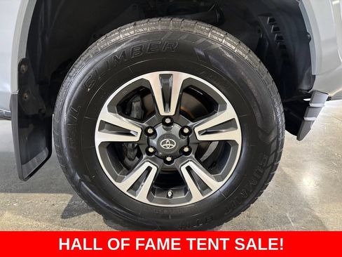 Used 2019 Toyota Tacoma TRD Sport w/ Technology Package AWD/4WD image 23
