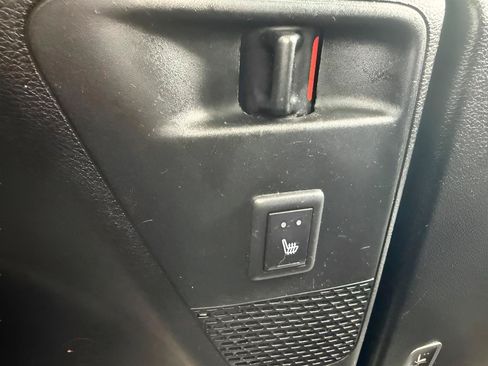 Used 2018 Chrysler Pacifica Limited FWD image 14