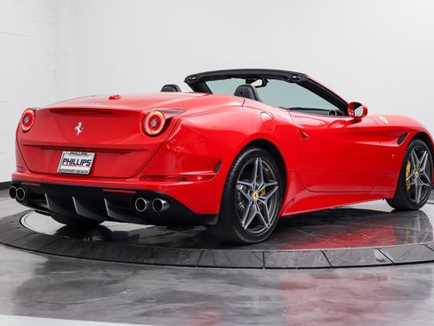 Used 2016 Ferrari California T RWD image 46