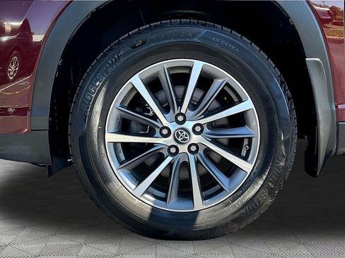 Used 2019 Toyota Highlander XLE AWD/4WD image 35