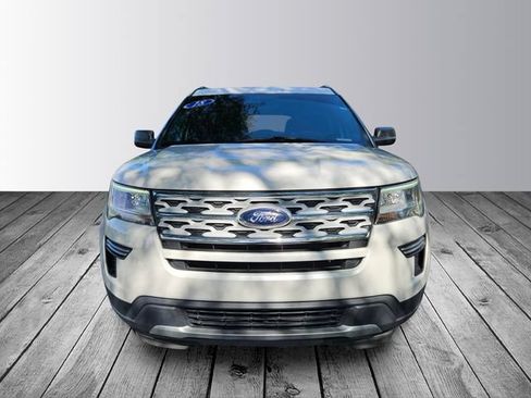 Used 2018 Ford Explorer XLT FWD image 8