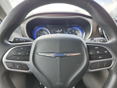 Used 2021 Chrysler Voyager Lxi image 22