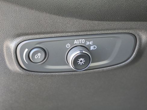 Used 2022 Chevrolet Equinox RS w/ RS Leather Package image 21