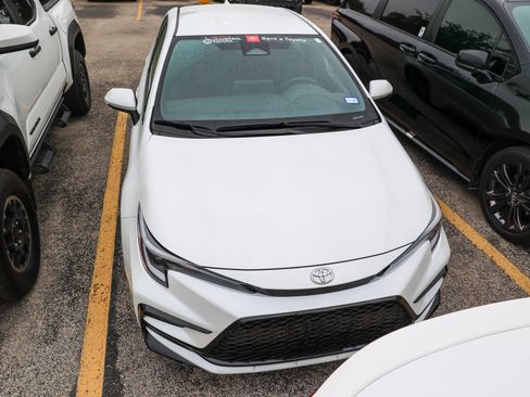 Used 2026 Toyota Corolla SE w/ SE Premium Package FWD image 4