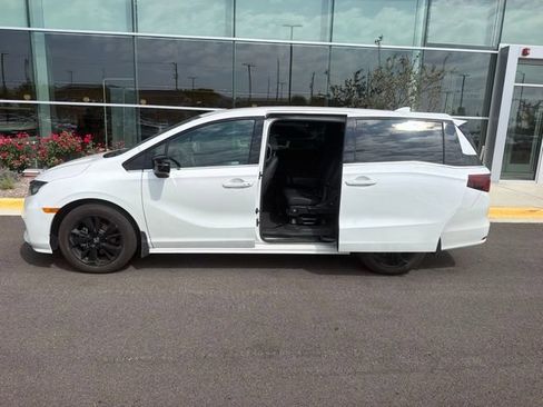 Used 2023 Honda Odyssey Sport image 5