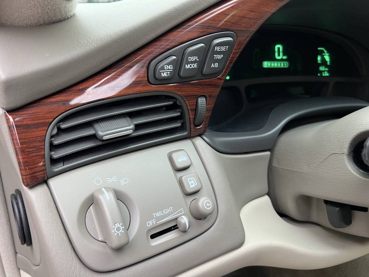 Used 2005 Cadillac De Ville FWD image 22