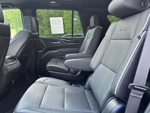 Used 2024 Cadillac Escalade Sport w/ Touring Package AWD/4WD image 19