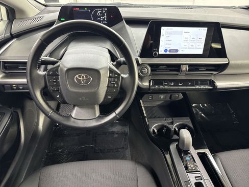 Used 2025 Toyota Prius LE AWD/4WD image 35
