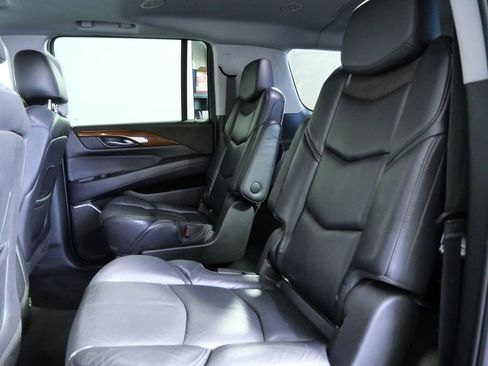 Used 2018 Cadillac Escalade ESV Luxury image 15